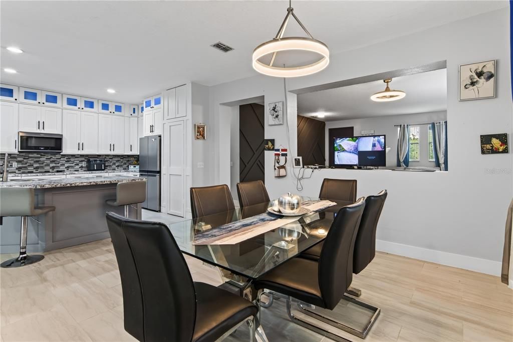 На продажу: $349,900 (4 спален, 2 ванн, 2236 Квадратных фут)