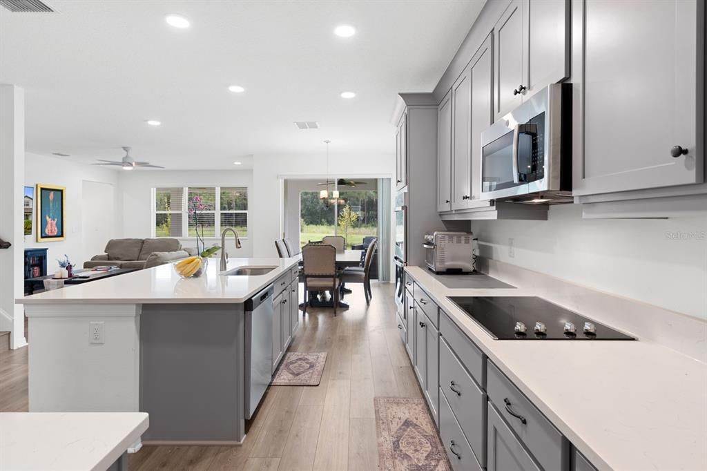 En Venta: $689,900 (5 camas, 4 baños, 3559 Pies cuadrados)