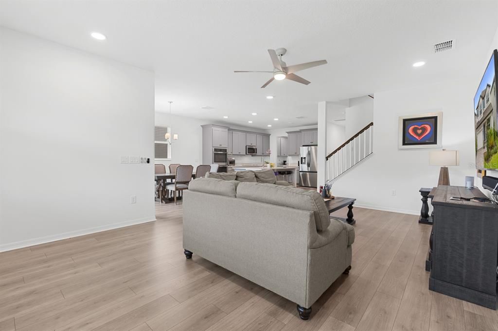 En Venta: $689,900 (5 camas, 4 baños, 3559 Pies cuadrados)