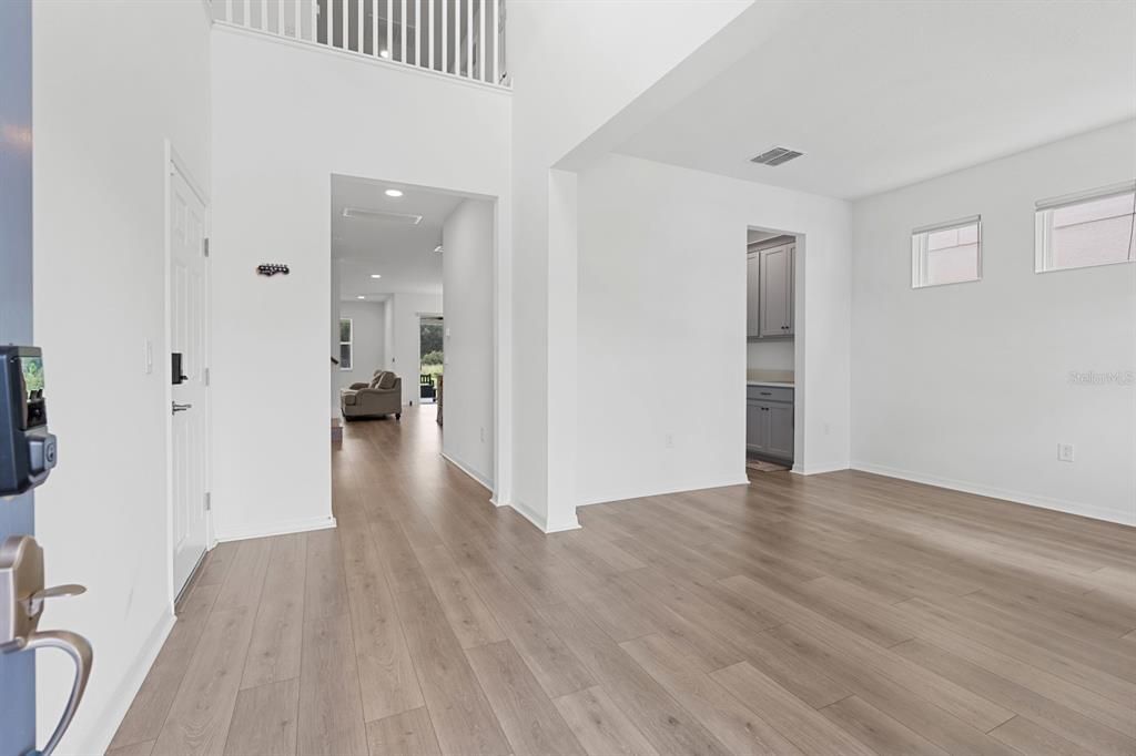 En Venta: $689,900 (5 camas, 4 baños, 3559 Pies cuadrados)