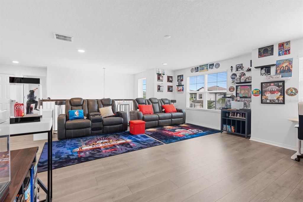 En Venta: $689,900 (5 camas, 4 baños, 3559 Pies cuadrados)