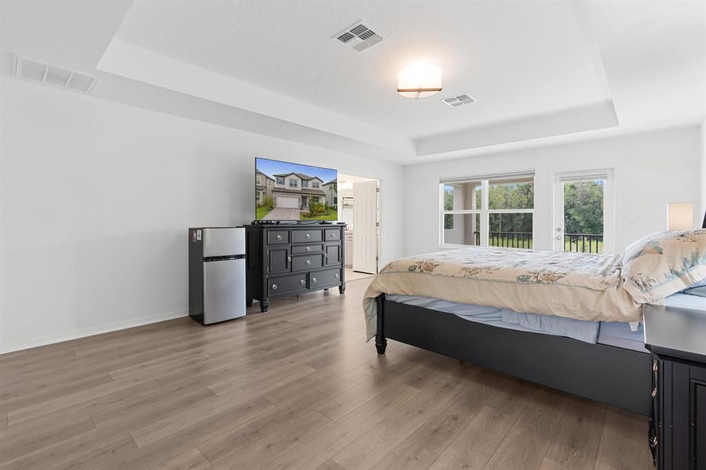 En Venta: $689,900 (5 camas, 4 baños, 3559 Pies cuadrados)