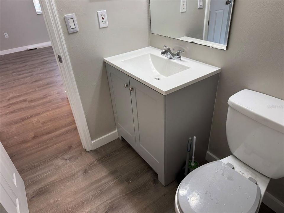 For Rent: $1,300 (2 beds, 1 baths, 785 Square Feet)