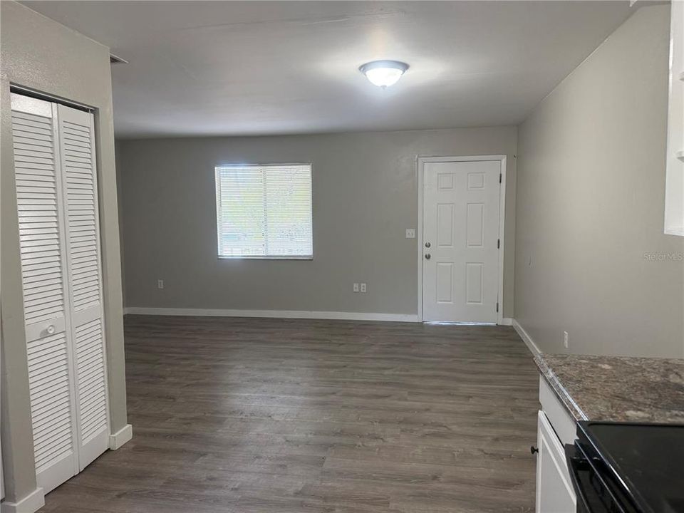 For Rent: $1,300 (2 beds, 1 baths, 785 Square Feet)