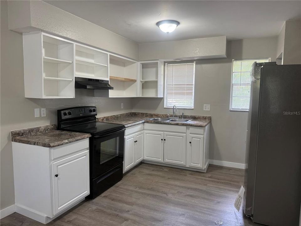 For Rent: $1,300 (2 beds, 1 baths, 785 Square Feet)