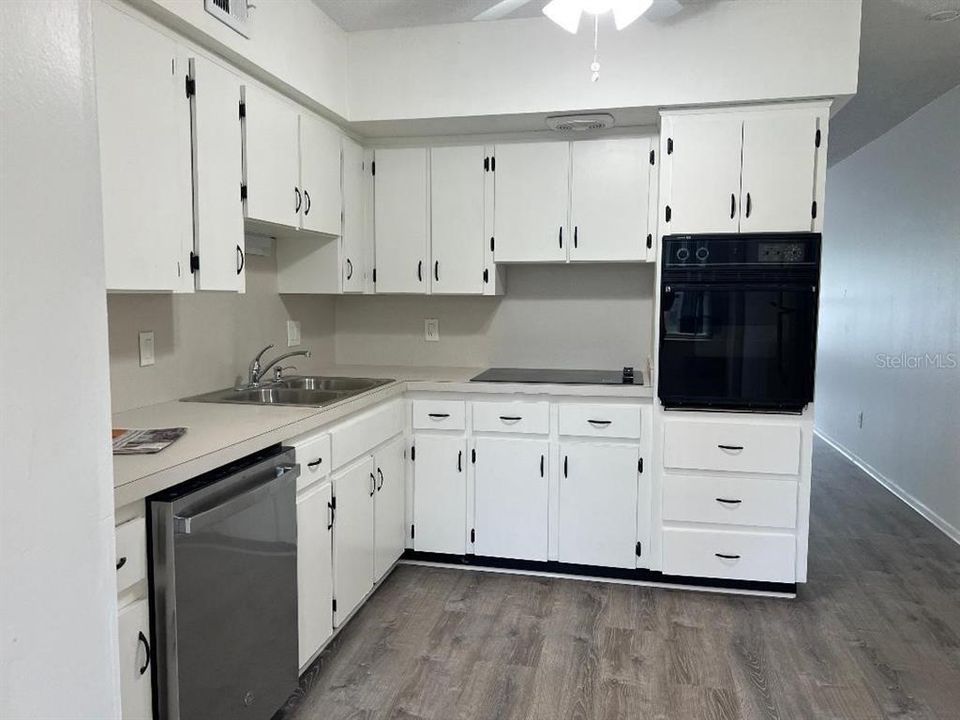 For Rent: $1,650 (2 beds, 2 baths, 1100 Square Feet)