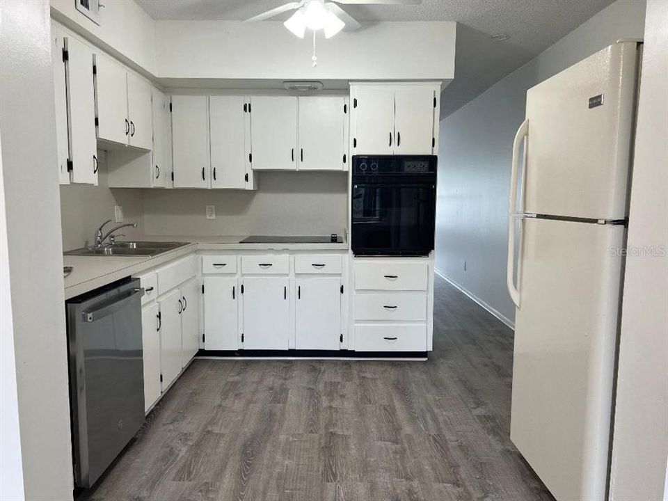 For Rent: $1,650 (2 beds, 2 baths, 1100 Square Feet)