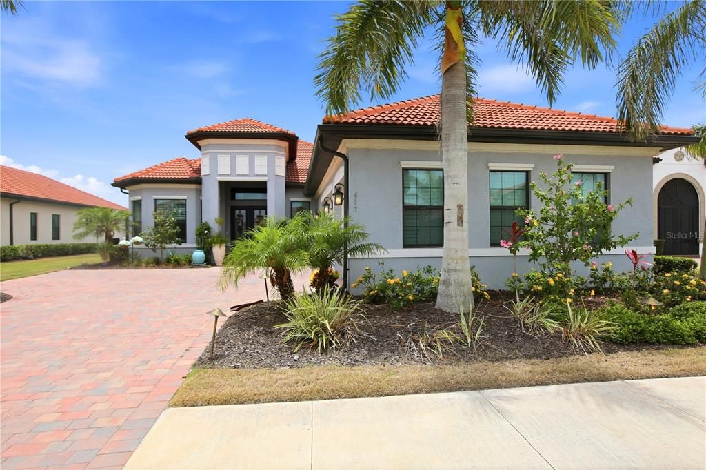 For Sale: $1,350,000 (3 beds, 3 baths, 2779 Square Feet)