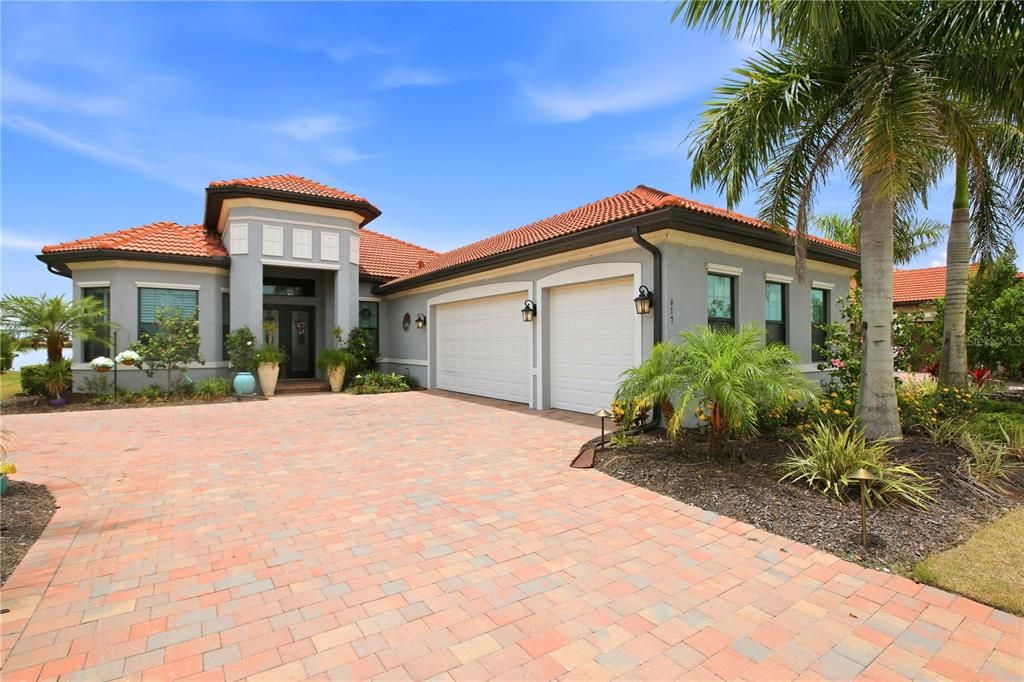 For Sale: $1,350,000 (3 beds, 3 baths, 2779 Square Feet)