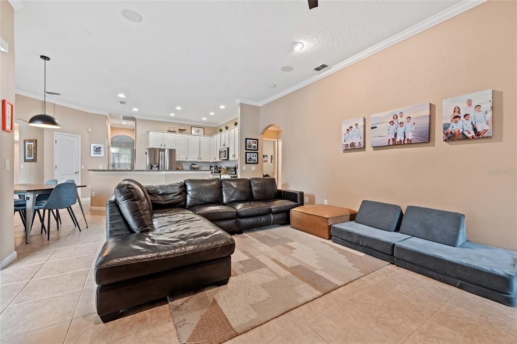 En Venta: $749,999 (4 camas, 3 baños, 2885 Pies cuadrados)