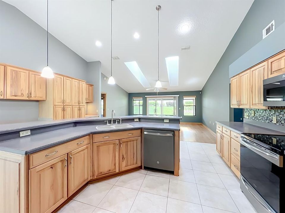 En Venta: $399,900 (3 camas, 2 baños, 1887 Pies cuadrados)