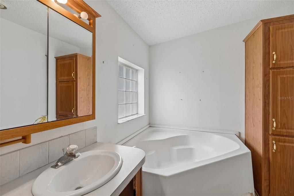 En Venta: $395,000 (3 camas, 2 baños, 1782 Pies cuadrados)