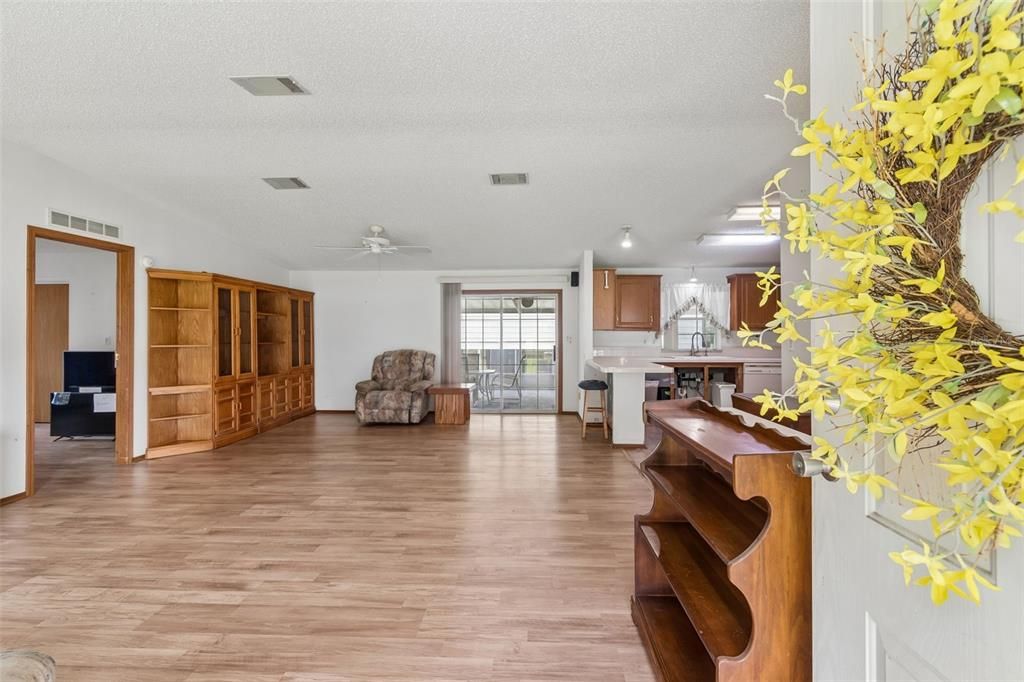 En Venta: $395,000 (3 camas, 2 baños, 1782 Pies cuadrados)