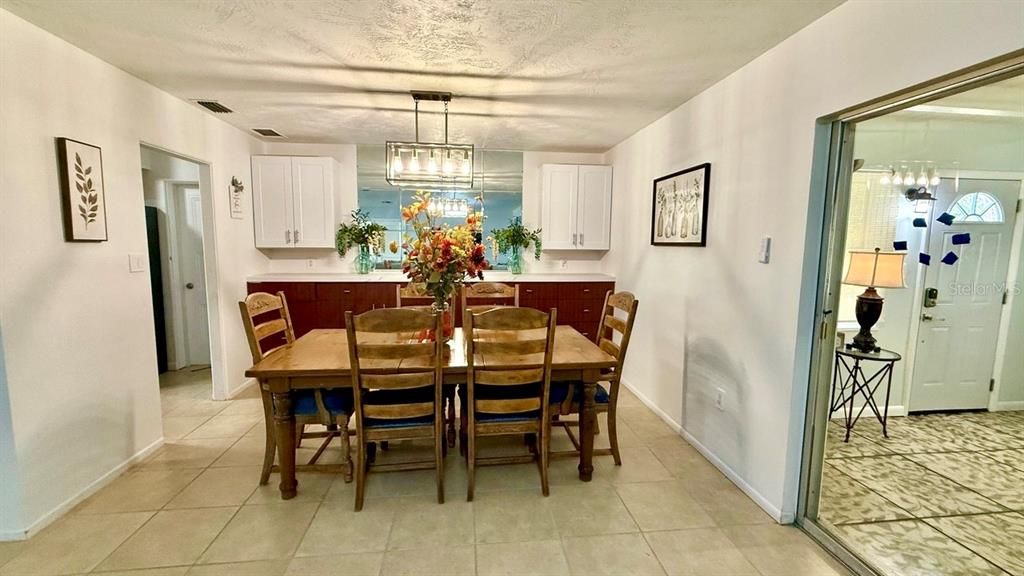 En Renta: $2,850 (3 camas, 2 baños, 2053 Pies cuadrados)