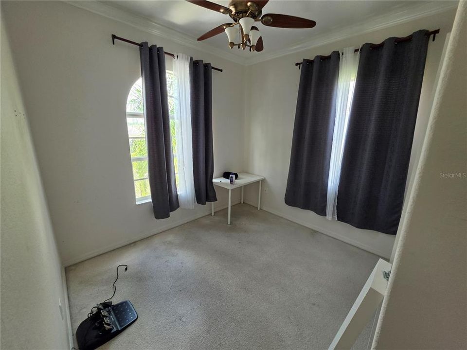 Activo con contrato: $599,900 (6 camas, 4 baños, 3933 Pies cuadrados)