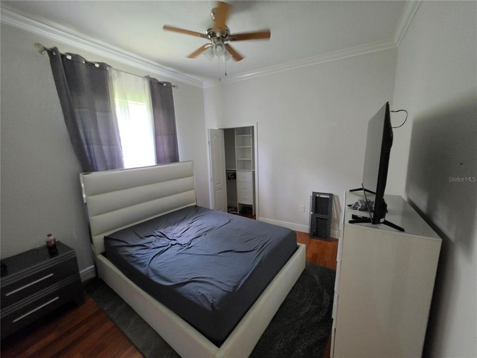 Activo con contrato: $599,900 (6 camas, 4 baños, 3933 Pies cuadrados)