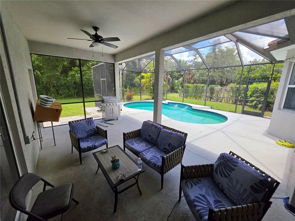 Activo con contrato: $599,900 (6 camas, 4 baños, 3933 Pies cuadrados)