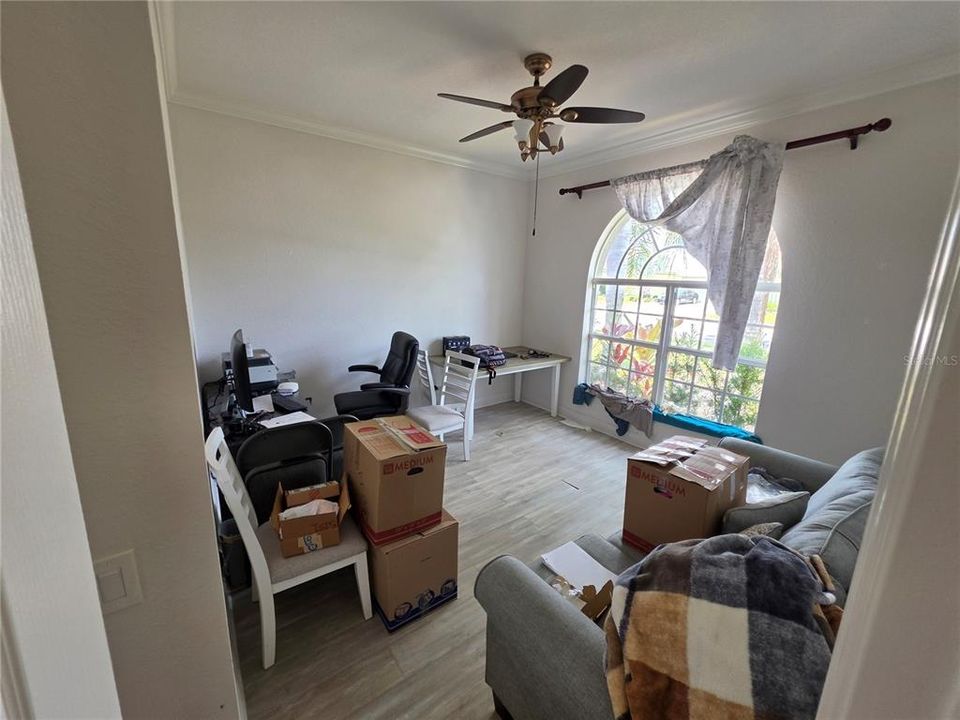 Activo con contrato: $599,900 (6 camas, 4 baños, 3933 Pies cuadrados)
