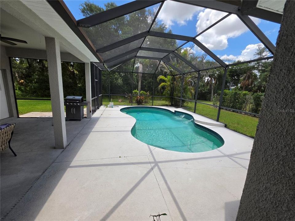 Activo con contrato: $599,900 (6 camas, 4 baños, 3933 Pies cuadrados)