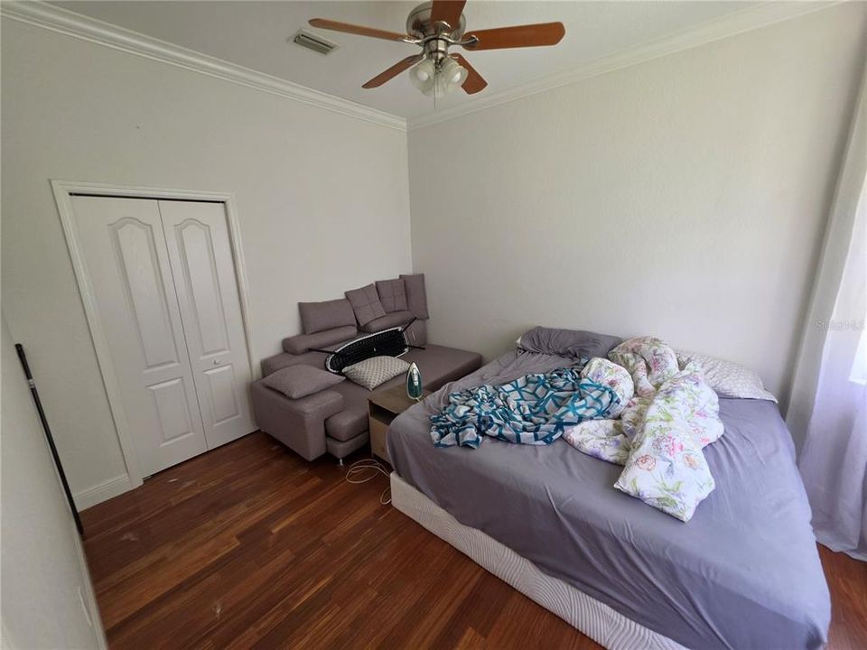 Activo con contrato: $599,900 (6 camas, 4 baños, 3933 Pies cuadrados)