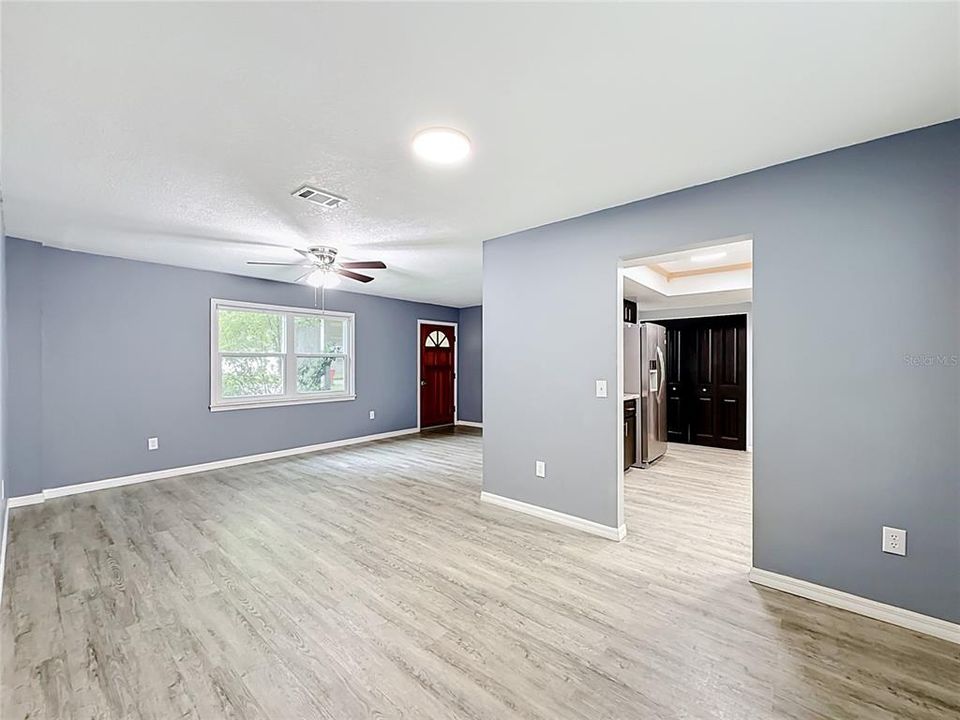 For Sale: $275,000 (3 beds, 2 baths, 1548 Square Feet)