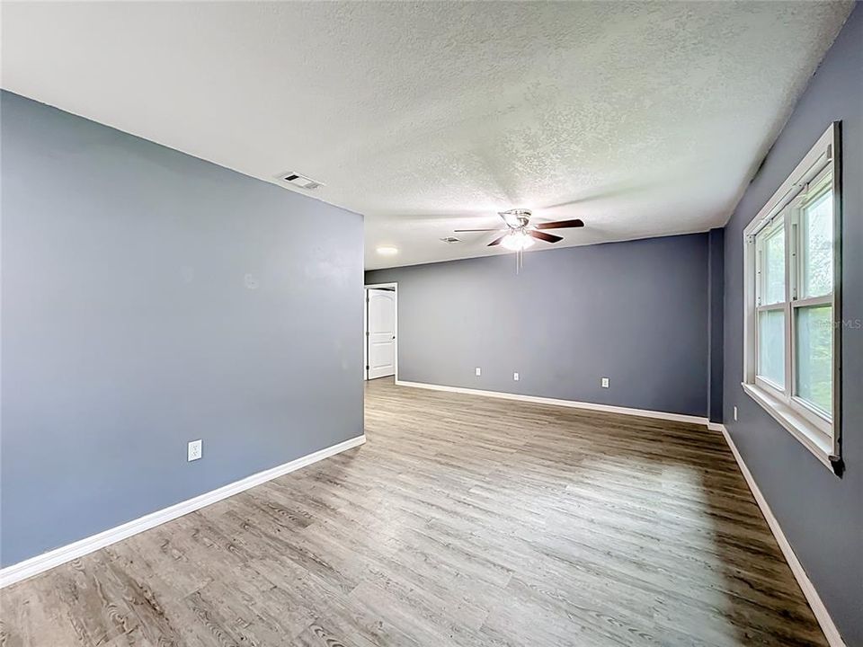 For Sale: $275,000 (3 beds, 2 baths, 1548 Square Feet)