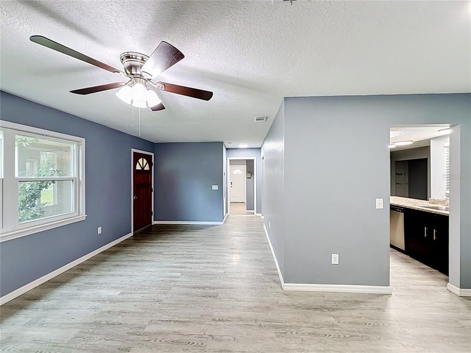 For Sale: $275,000 (3 beds, 2 baths, 1548 Square Feet)