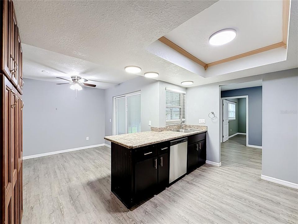 For Sale: $275,000 (3 beds, 2 baths, 1548 Square Feet)