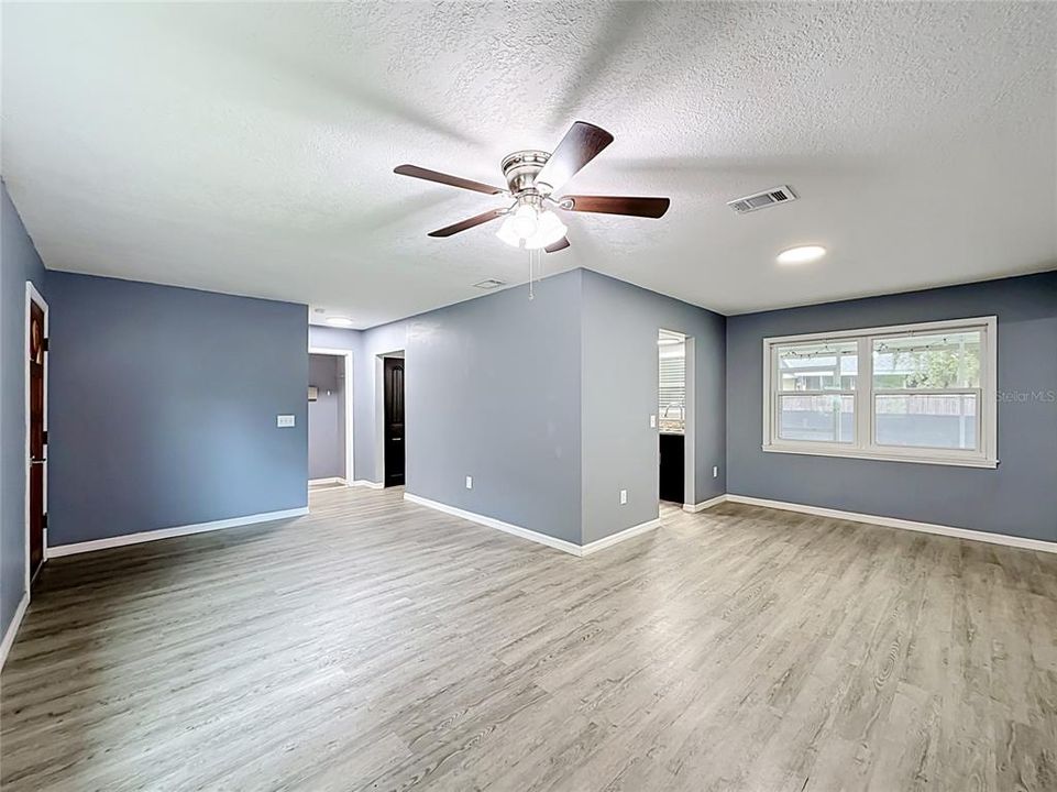 For Sale: $275,000 (3 beds, 2 baths, 1548 Square Feet)