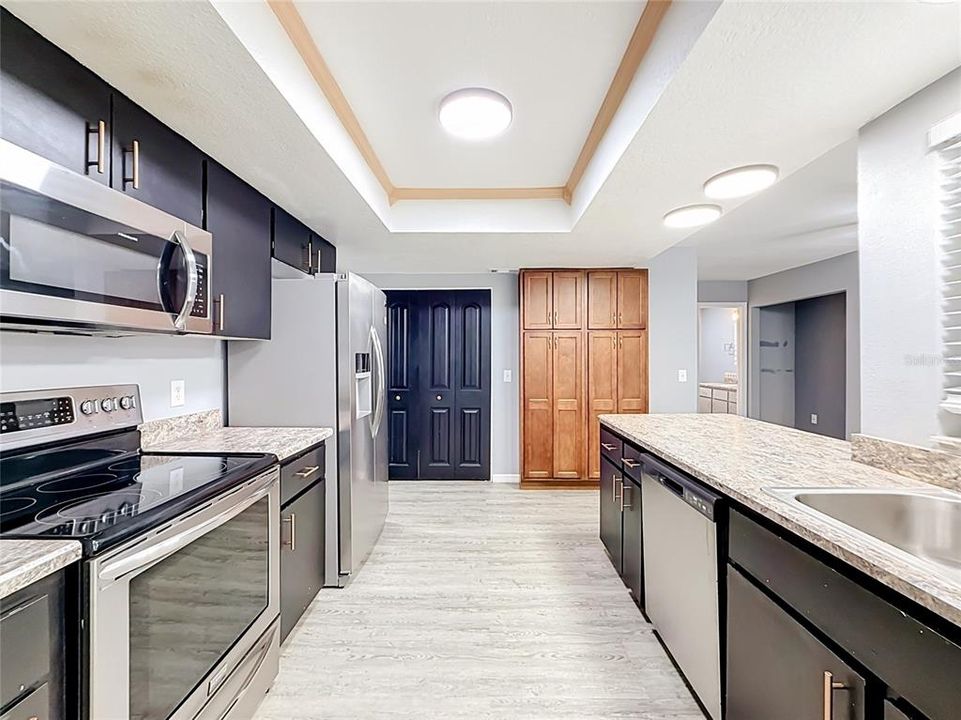 For Sale: $275,000 (3 beds, 2 baths, 1548 Square Feet)