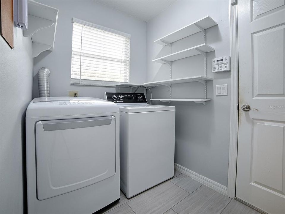 For Sale: $365,000 (3 beds, 2 baths, 1647 Square Feet)