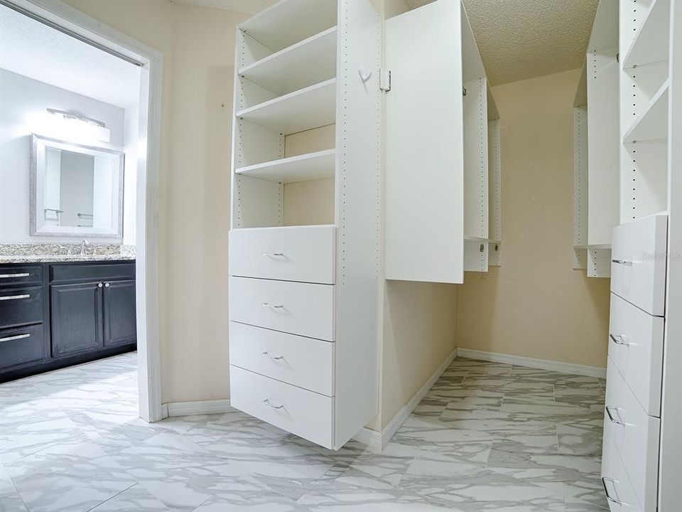 For Sale: $365,000 (3 beds, 2 baths, 1647 Square Feet)