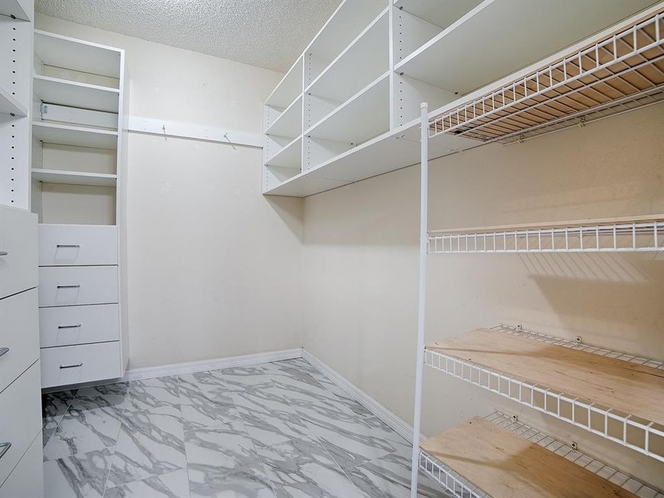 For Sale: $365,000 (3 beds, 2 baths, 1647 Square Feet)