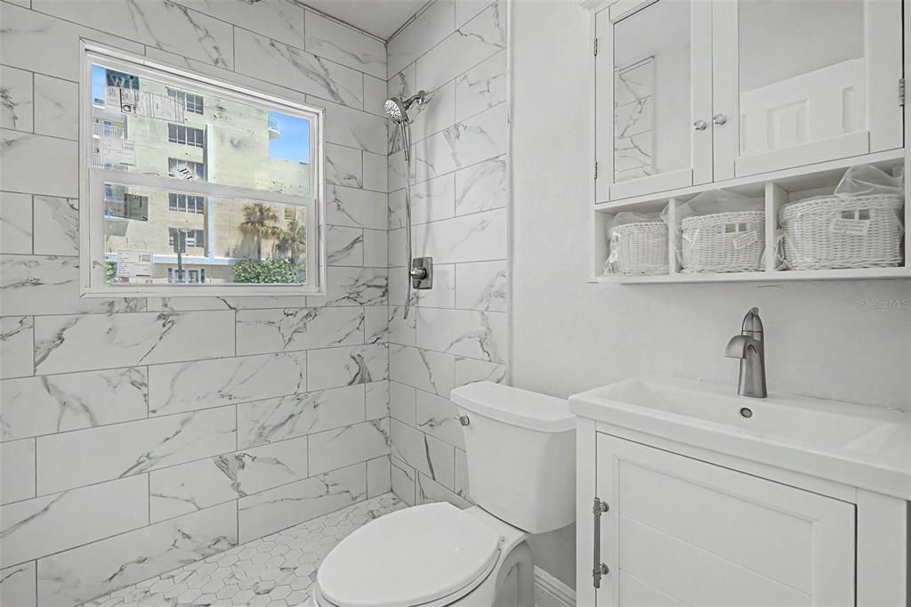 For Rent: $1,900 (1 beds, 1 baths, 410 Square Feet)