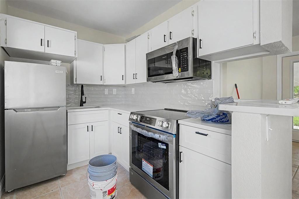For Rent: $1,900 (1 beds, 1 baths, 410 Square Feet)