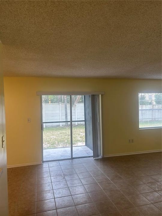 В аренду: $1,395 (2 спален, 1 ванн, 850 Квадратных фут)