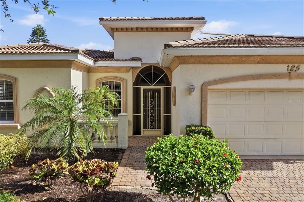 En Venta: $749,000 (3 camas, 3 baños, 1893 Pies cuadrados)