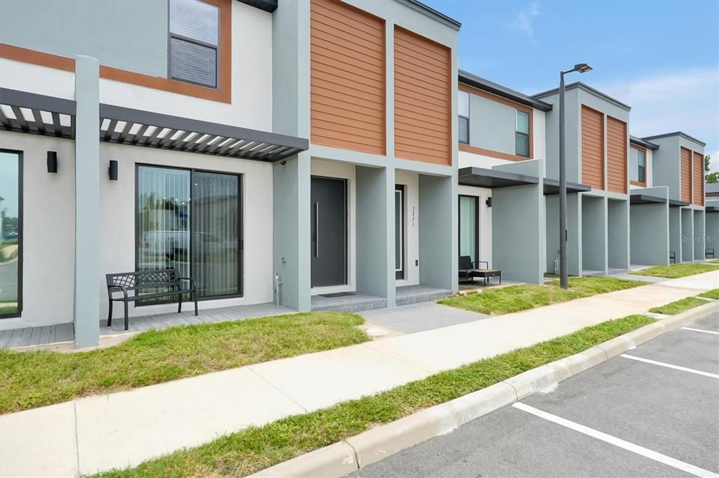 В аренду: $2,350 (3 спален, 3 ванн, 1360 Квадратных фут)
