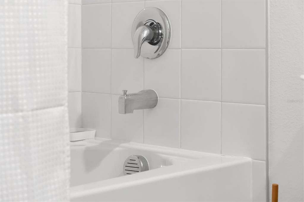 В аренду: $2,350 (3 спален, 3 ванн, 1360 Квадратных фут)