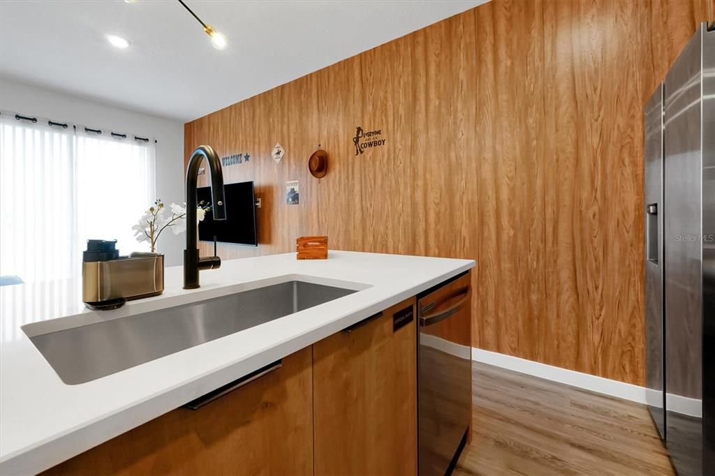 В аренду: $2,350 (3 спален, 3 ванн, 1360 Квадратных фут)