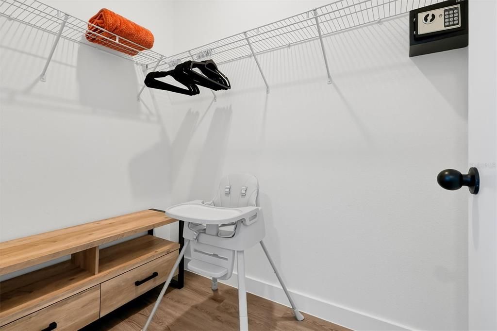 В аренду: $2,350 (3 спален, 3 ванн, 1360 Квадратных фут)