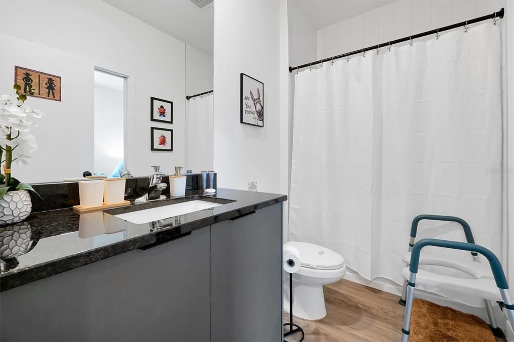 В аренду: $2,350 (3 спален, 3 ванн, 1360 Квадратных фут)