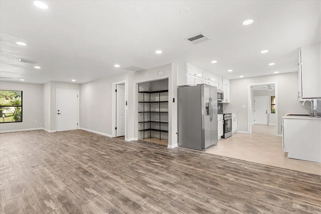 : $445,000 (4 спален, 2 ванн, 1699 Квадратных фут)