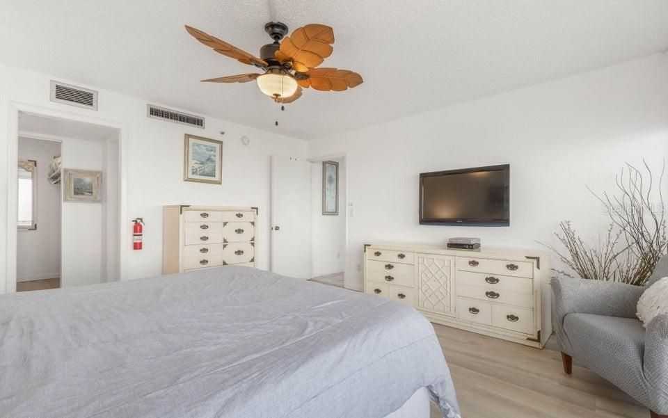 На продажу: $449,000 (2 спален, 2 ванн, 1200 Квадратных фут)