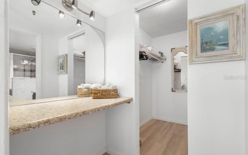 На продажу: $449,000 (2 спален, 2 ванн, 1200 Квадратных фут)