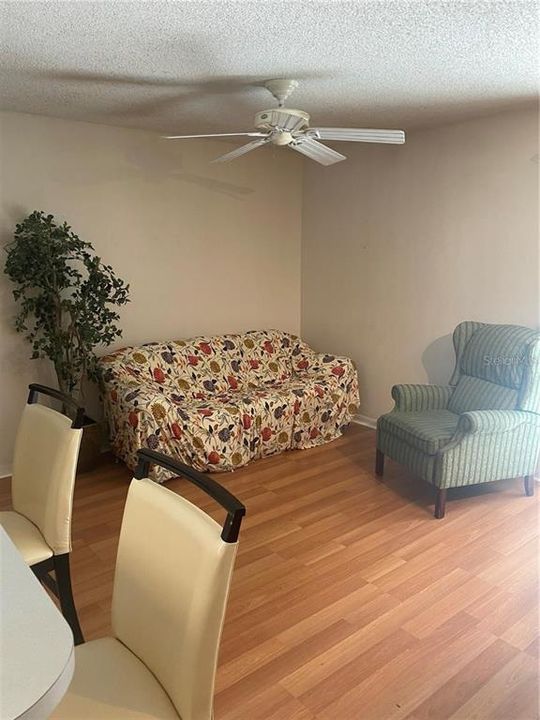 For Rent: $1,800 (3 beds, 2 baths, 1094 Square Feet)