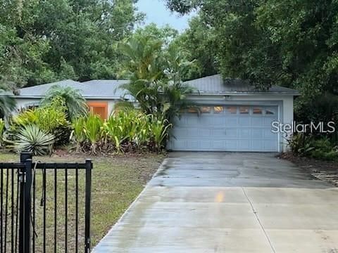 For Rent: $1,800 (3 beds, 2 baths, 1094 Square Feet)