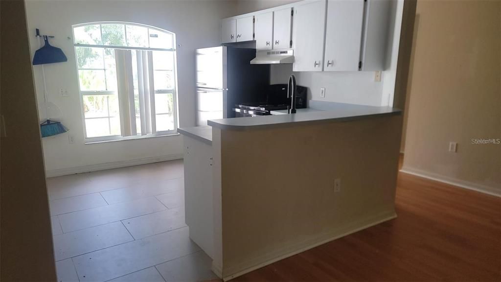 For Rent: $1,800 (3 beds, 2 baths, 1094 Square Feet)