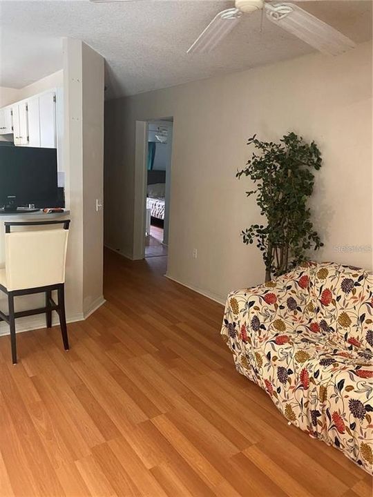 For Rent: $1,800 (3 beds, 2 baths, 1094 Square Feet)