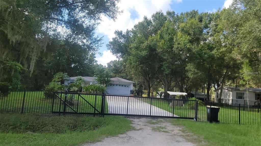For Rent: $1,800 (3 beds, 2 baths, 1094 Square Feet)